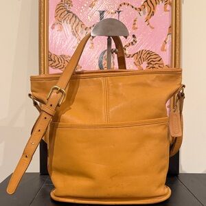 Coach vintage Bleecker legacy tan yellow Leather Bucket Bag